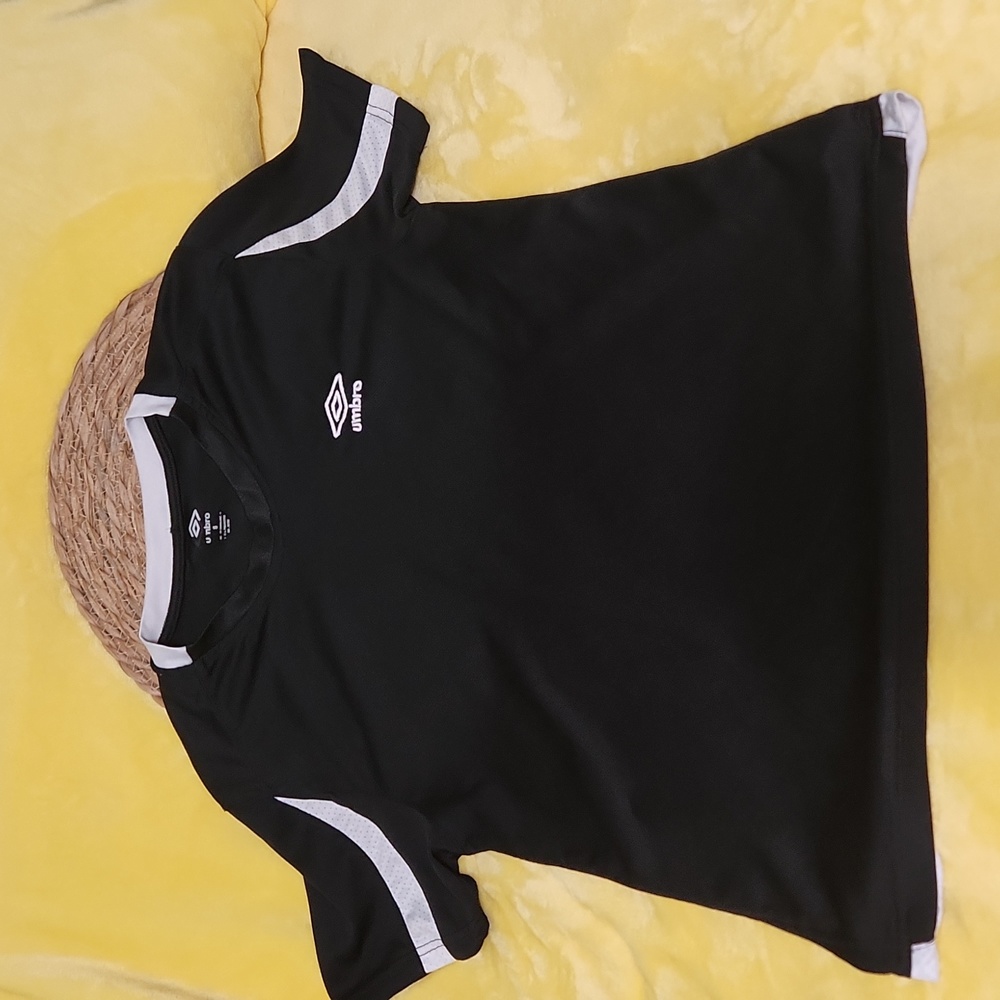 UMBRO MENS SIZE SM.
